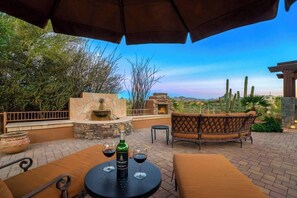 Outdoor dining - The Refuge (Fountain Hills)