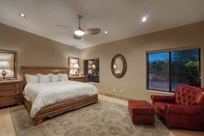 4 bedrooms, iron/ironing board, WiFi, bed sheets - The Refuge (Fountain Hills)