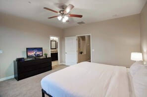 4 habitaciones, tabla de planchar con plancha, wifi y ropa de cama 