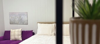 Modern Studio SmartTV, Coffee Bar & Rainfall Shower