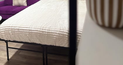 Modern Studio SmartTV, Coffee Bar & Rainfall Shower