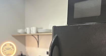 Modern Studio SmartTV, Coffee Bar & Rainfall Shower