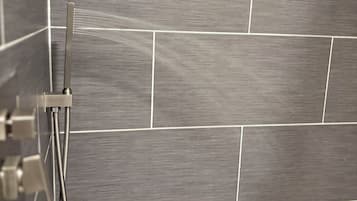 Serviettes fournies, savon, papier toilette