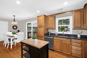 Fridge, microwave, oven, stovetop - Private Severna Park Getaway Near Annapolis! (Severna Park)