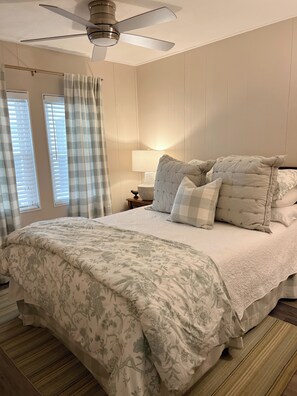 3 bedrooms, iron/ironing board, WiFi, bed sheets