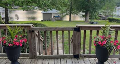 Lakefront Escape on Lake Blackshear - Private Dock & Stunning Views