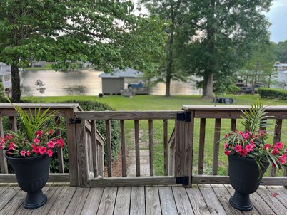 Lakefront Escape on Lake Blackshear - Private Dock & Stunning Views