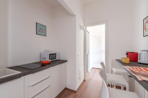 Fridge, microwave, coffee/tea maker, electric kettle