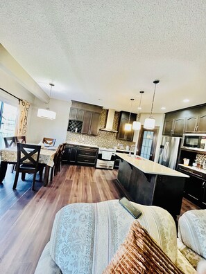 Interior - 3 Bedroom 3 Beds Beautiful Single Family House (Edmonton)