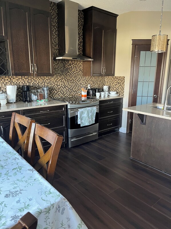 Fridge, microwave, stovetop, dishwasher