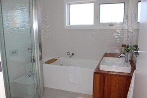 Shower, hair dryer, towels - Sunset on Tamar (Legana)