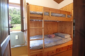 House, Garden View | Free cribs/infant beds, free WiFi, bed sheets