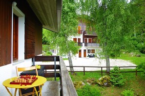Casa, vista para o jardim | Sacada