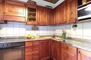 House, Garden View | Private kitchen