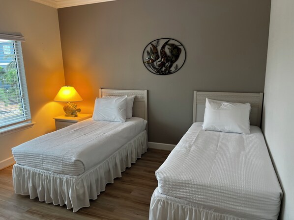 3 slaapkamers, een strijkplank/strijkijzer, gratis wifi, beddengoed