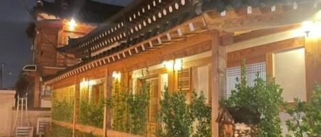 المنشأة من الخارج