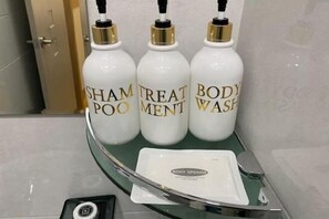 Free toiletries - Adam Guesthouse (Gyeongju)