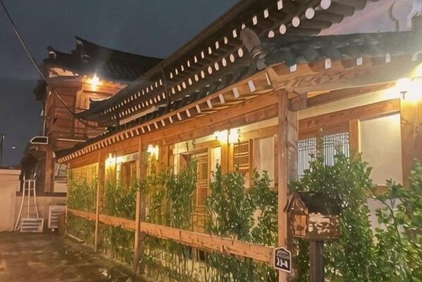Exterior detail - Adam Guesthouse (Gyeongju)
