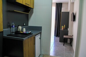 Standard Double Room, Mountain View | Private kitchen