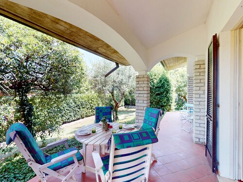 Valentine's Lakeside Villa by Bookinggardalake