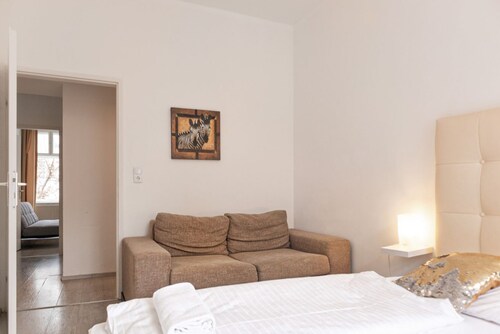 Comfortable & Spacious 2BR Apart  Extended Stays