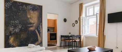 3 chambres, fer et planche à repasser, Wi-Fi, draps fournis