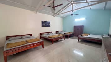 Basic Quadruple Room | Desk, free WiFi, bed sheets