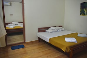 Chambre Quadruple Classique, patio, vue piscine