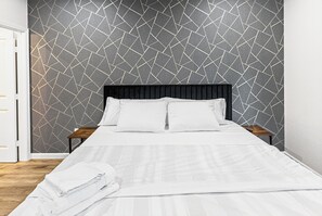 3 bedrooms, desk, iron/ironing board, free WiFi