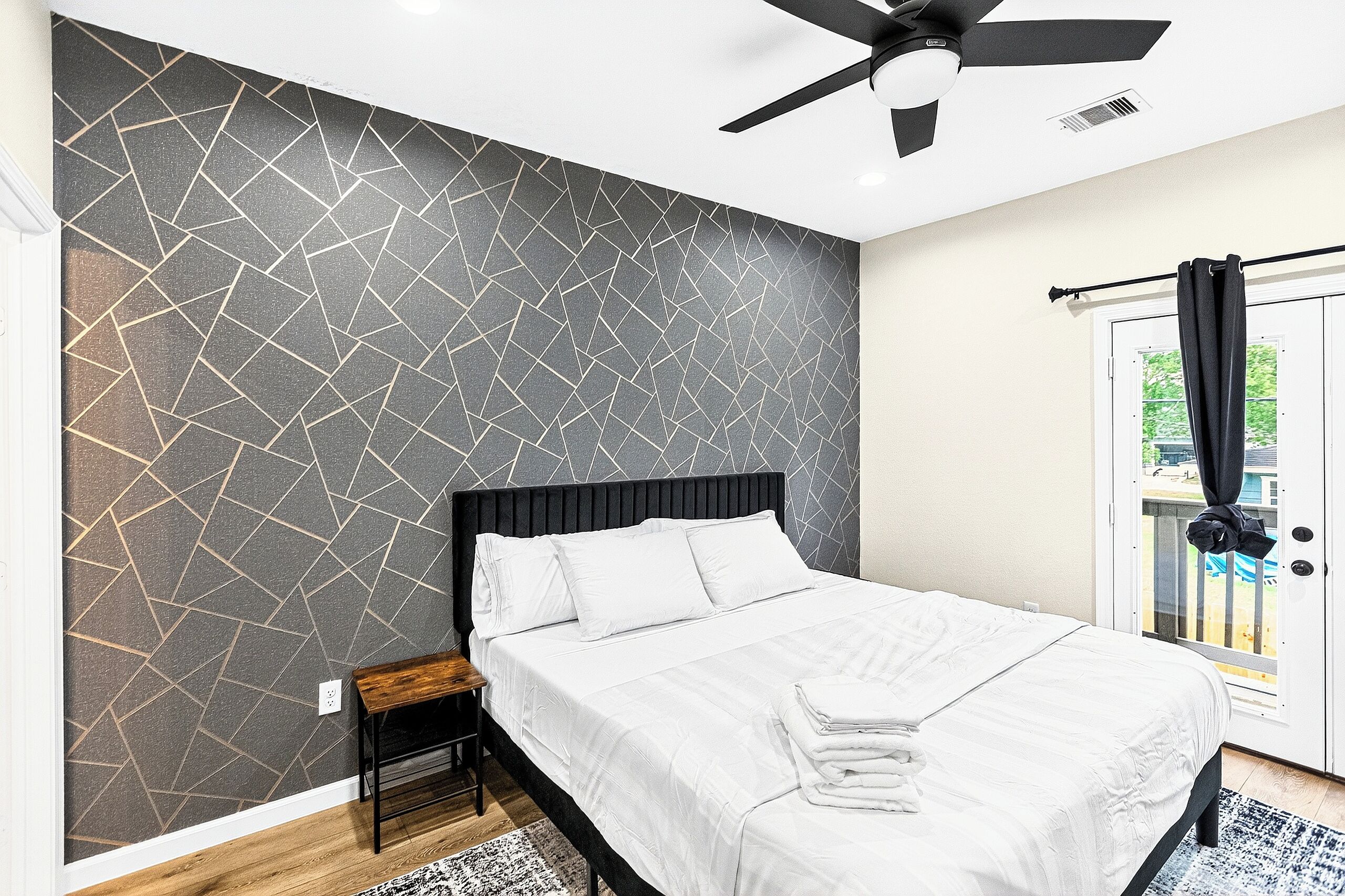 3 bedrooms, desk, iron/ironing board, free WiFi