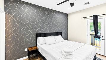 3 bedrooms, desk, iron/ironing board, free WiFi