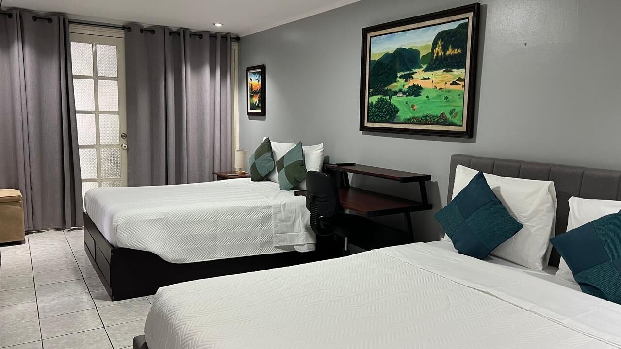 1 habitación, tabla de planchar con plancha, wifi y ropa de cama 