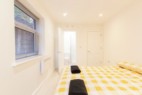 Bridge Road - Room 1a