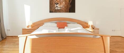 WiFi, bed sheets