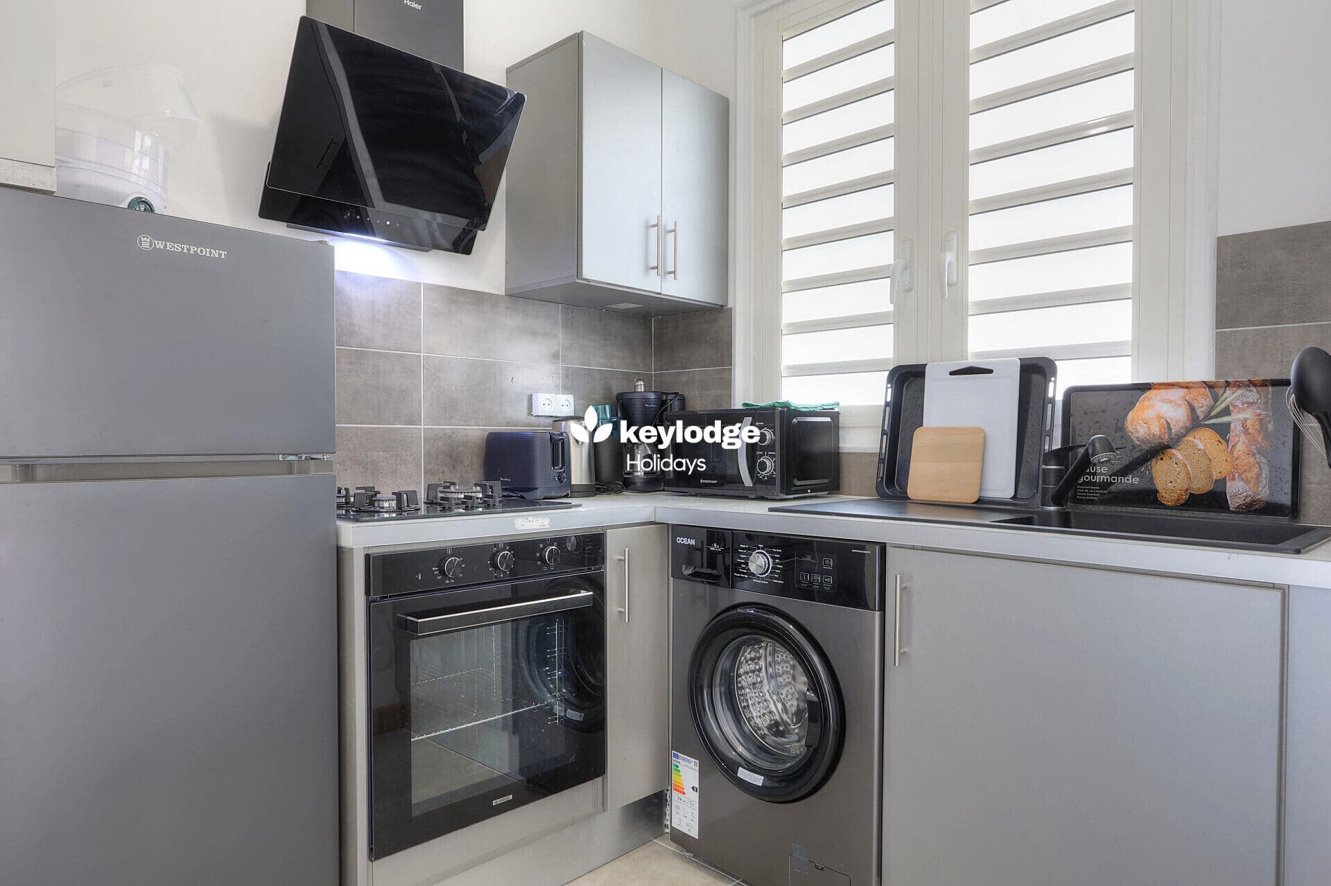 Réfrigérateur, micro-ondes, four, cafetière/bouilloire