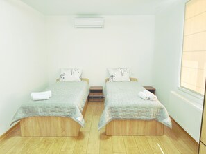 Iron/ironing board, WiFi, bed sheets