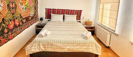 3 bedrooms, iron/ironing board, WiFi, bed sheets