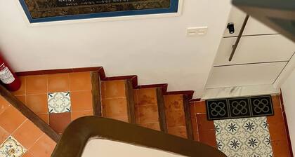 Bright boutique apartment 5 min from the subway