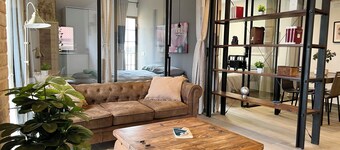 Bright boutique apartment 5 min from the subway