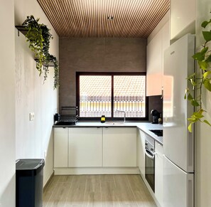 Micro-ondes, four, plaque de cuisson