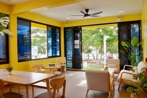 Chambre, climatisation, vue plage | Restauration