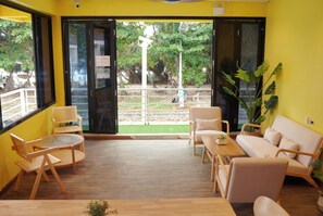 Property grounds - Bed & Beach Hostel Karon (Karon)