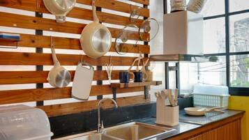 Fridge, microwave, stovetop, cookware/dishes/utensils