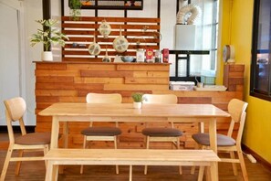 Classic Room, Beach View | Dining - Bed & Beach Hostel Karon (Karon)