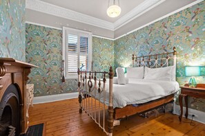 4 bedrooms, desk, iron/ironing board, WiFi