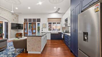 Coffee/tea maker, fridge, microwave, oven