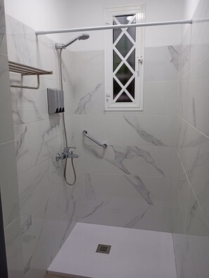 Shower, towels