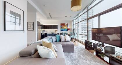 Luxurious, modern and convenient lake shore condo on penthouse floor