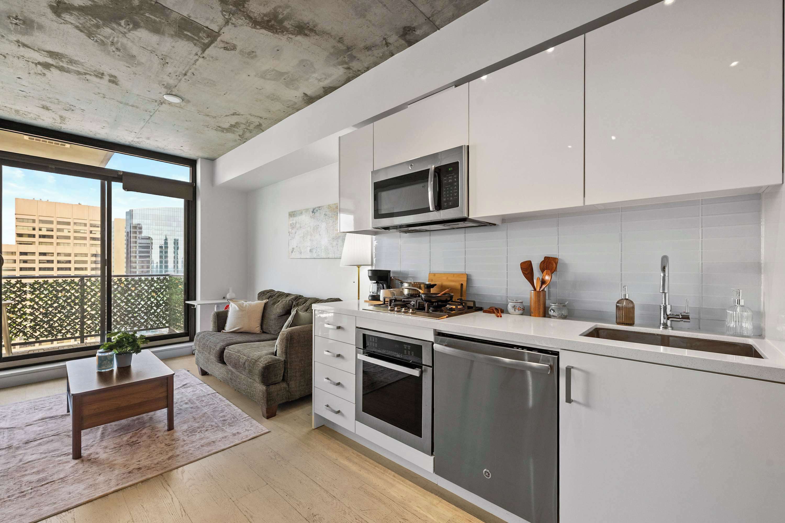 Refrigerador, microondas, horno, placa de cocina