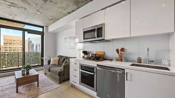 Refrigerador, microondas, horno, placa de cocina